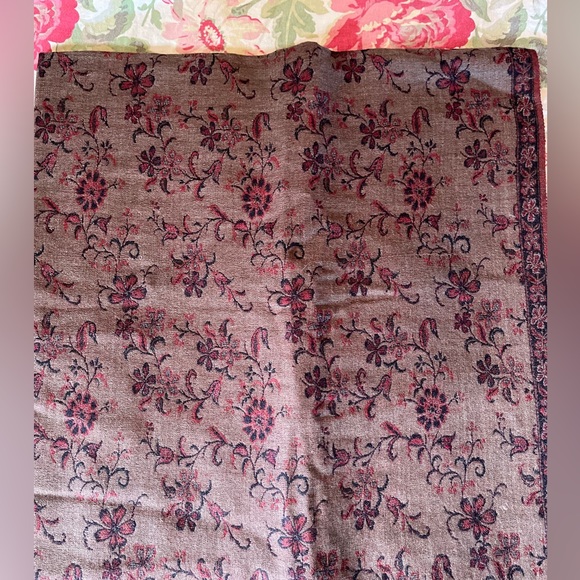 Vintage LORD & TAYLOR Extra Large 40"Wx82"L Wool Wrap Scarf Floral  Quiet Luxury - Picture 12 of 16